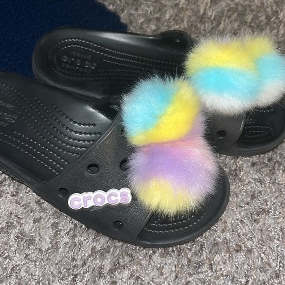 Adorable Crocs Slides Size 2Y - Picture 3 of 6
